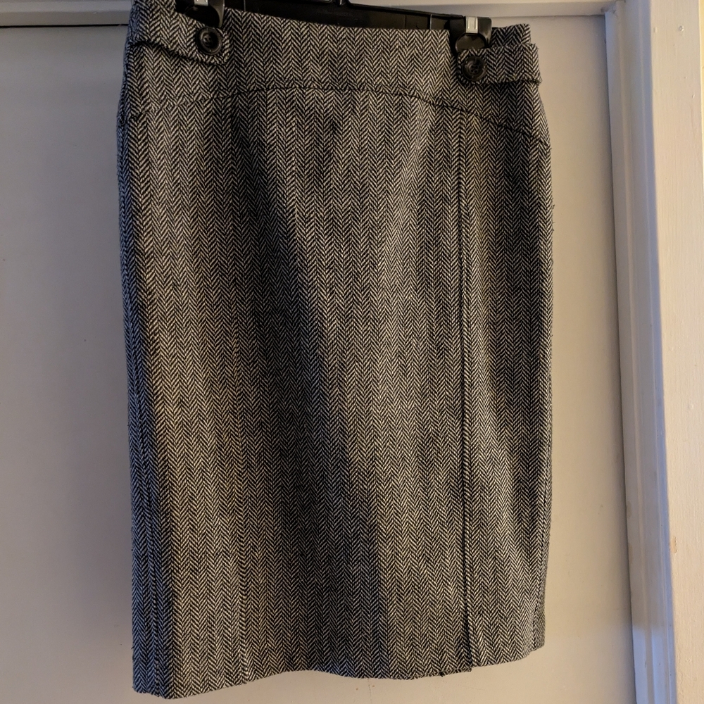Anne Klein Classic Gray Herringbone Skirt. US 8